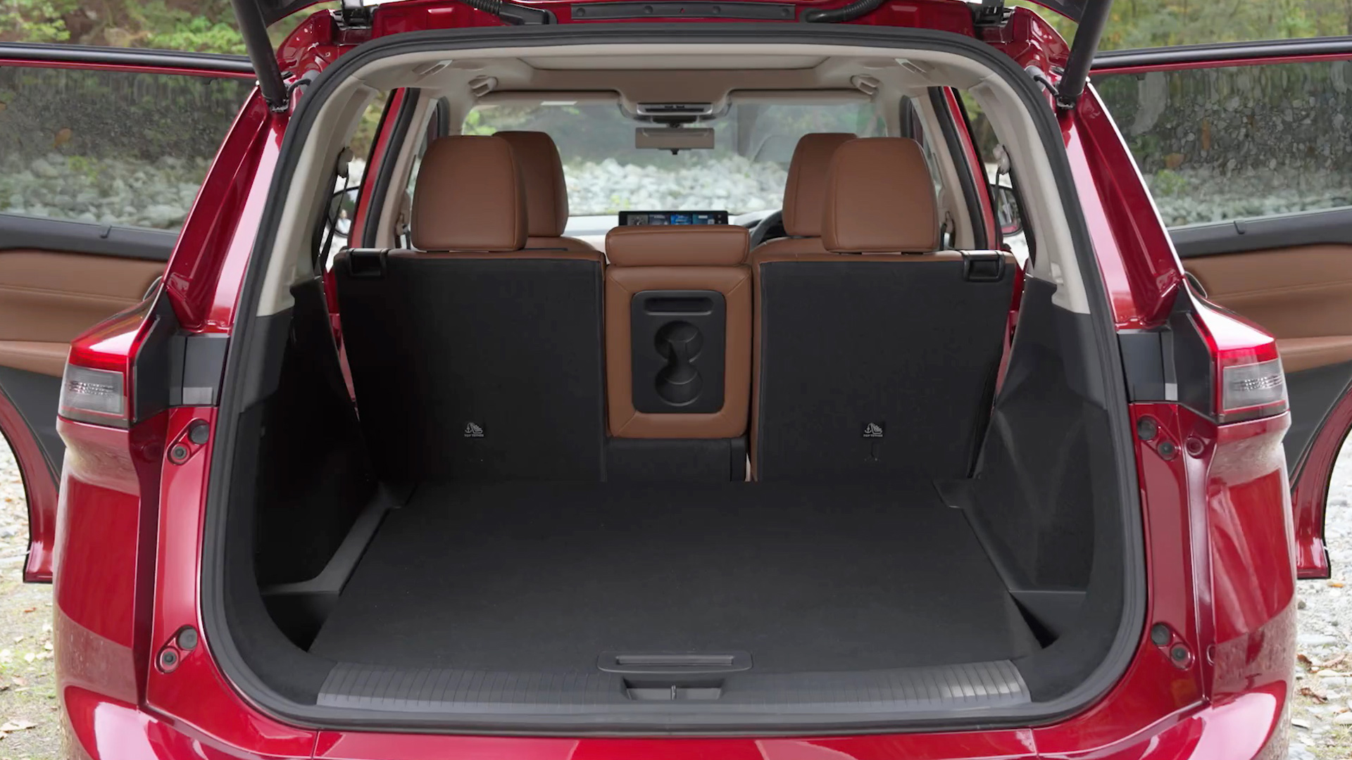 日産：エクストレイル [ X-TRAIL ] SUV｜室内｜ラゲッジ・収納
